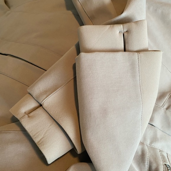 *SOLD* Lululemon “Like A Glove” Jacket in Dark Chrome - Picture 7 of 10